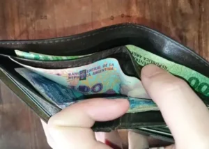 El salario mínimo argentino está más bajo que en 2001
