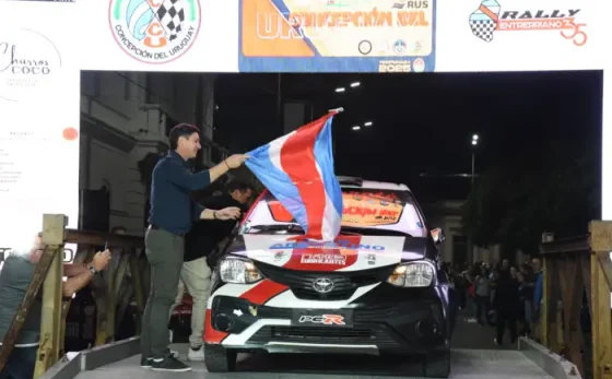 El Intendente de Pronunciamiento Ricardo Sandoval estuvo presente en la largada simbólica del RALLY ENTRERRIANO