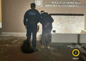 Colón: Personal Policial sorprendió un masculino intentando abrir un vehículo