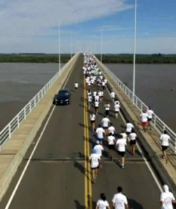 Correcaminata solidaria por los 50 años del Puente Internacional Artigas