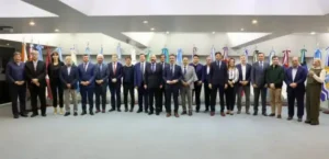 Gobernadores se reúnen en Paraná a debatir sobre el reparto de recursos en el país