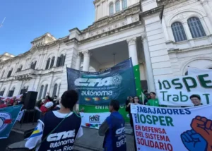 Anuncian paro docente y movilización en Entre Ríos por la situación del IOSPER