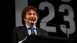 El Gobierno disolvió y fusionó 21 organismos estatales en busca de reducir el gasto público