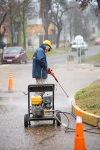 Tareas de mantenimiento en Bv. Guex en el marco del proyecto «Zona de Circulación Cuidada»