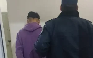 Bebé asfixiada por su padre durante una discusión en Santa Elena: fue salvada por la Policía