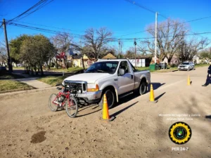 Grave accidente de tránsito en Villa Elisa: un ciclista resultó con fractura tras colisión con una camioneta