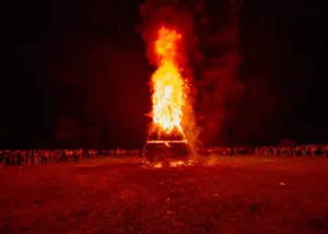 Con la Quema del Muñeco culminaron los festejos primaverales en Villa Elisa