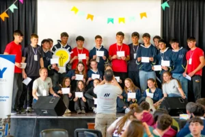 Jóvenes de Villa Elisa se entrenan en liderazgo y creatividad