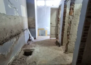 Se comenzó con la remodelación del segundo núcleo de baños del Polideportivo de Villa Elisa