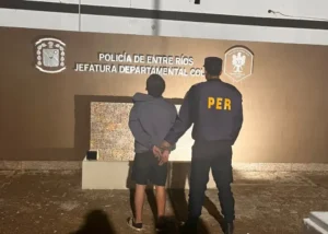 Colón: Detienen a joven requerido por la Justicia tras ser hallado oculto en el fondo de una vivienda