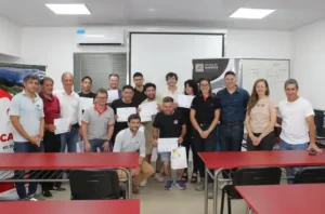 Entrega de certificados de la Diplomatura en Mantenimiento Industrial en Pronunciamiento
