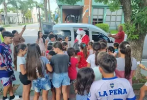 Papá Noel visitó Pronunciamiento en la víspera de Navidad