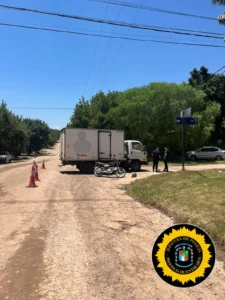 Colisión entre motocicleta y camión dejó un lesionado leve en la ciudad de Colón