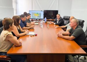 Firman convenios para mejoras de caminos del departamento Colón
