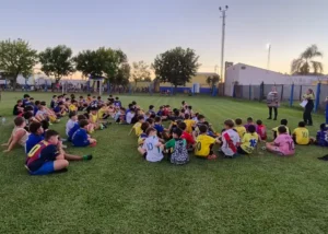 Charla sobre ingreso seguro a las canchas de fútbol en Villa Elisa