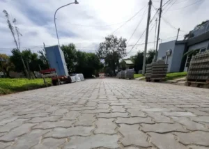 Se finalizó una nueva cuadra de adoquines en la ciudad de Villa Elisa