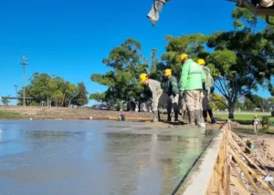 Villa Elisa: Avanza la construcción del escenario en el nuevo anfiteatro a cielo abierto