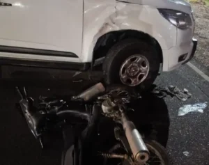 COLISIÓN EN RUTA EX 26: UNA JOVEN MOTOCICLISTA RESULTÓ CON FRACTURAS