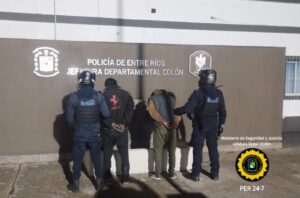 COLÓN: DOS APREHENDIDOS POR INTENTAR SUSTRAER CABLES DE FIBRA ÓPTICA