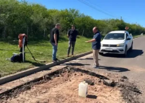 Avanzan obras viales en la ciudad de San José: instalan reductores de velocidad y continúan trabajos de enripiado en distintos barrios