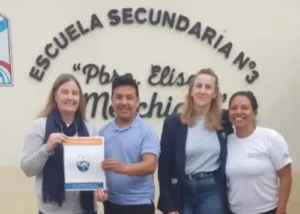 LA COMUNA DE ARROYO BARÚ ENTREGÓ PINTURA PARA EL MEJORAMIENTO DEL COLEGIO PRESBÍTERO ELISEO MELCHIORI
