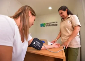 Atención gratuita de Enfermería en Villa Elisa