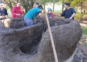 Continúa la construcción colectiva de la Casa del Hornero en la Estancia Museo El Porvenir