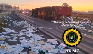 Ubajay: Vuelco de camión en la autovía