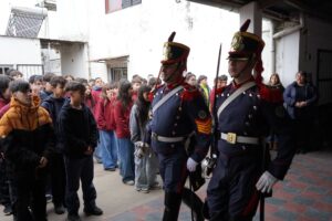 Los Granaderos a Caballo visitaron escuelas de San José