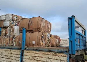 Dos nuevas cargas de material recuperado para reciclar